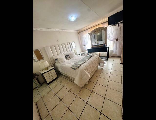 3 BEDROOM HOUSE FOR SALE IN PROTEA GLEN